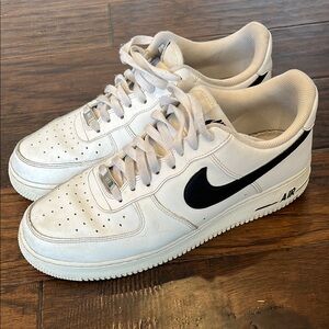 Nike Men's White and Black Sneakers